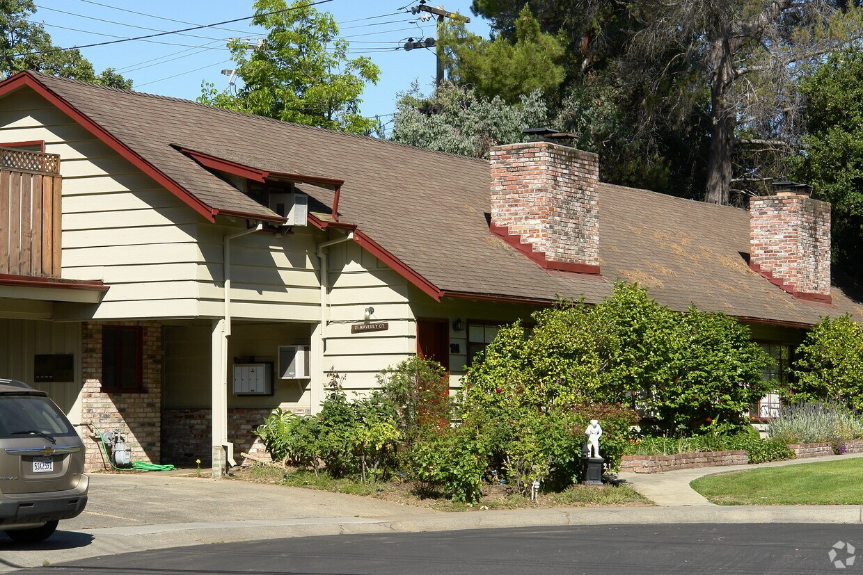 Building Photo - 21 Waverley Ct