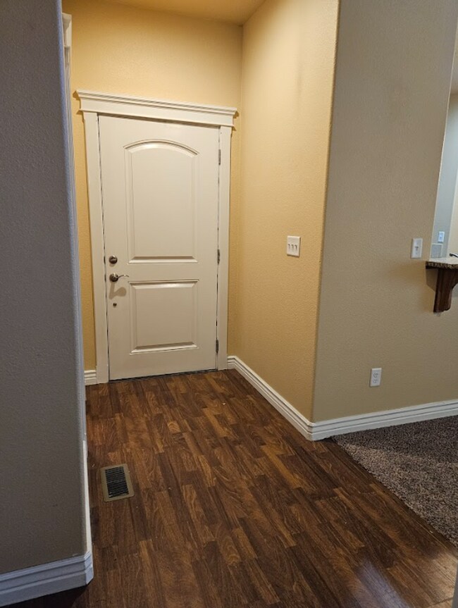 Foto del edificio - Centrally located 3bed/2.5bath townhome w/...