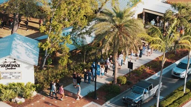 Foto del edificio - ** 2 BEDROOM\1 BATH DUPLEX READY FOR A LON...