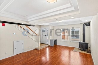 Building Photo - Unit 9