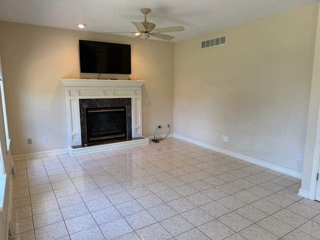 Building Photo - 233 S Bayshore Dr