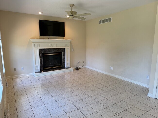 Foto del edificio - 233 S Bayshore Dr