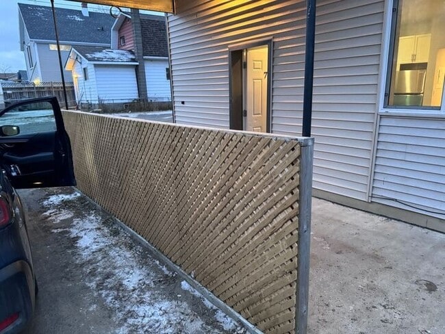 Building Photo - 337 Grenville Ave