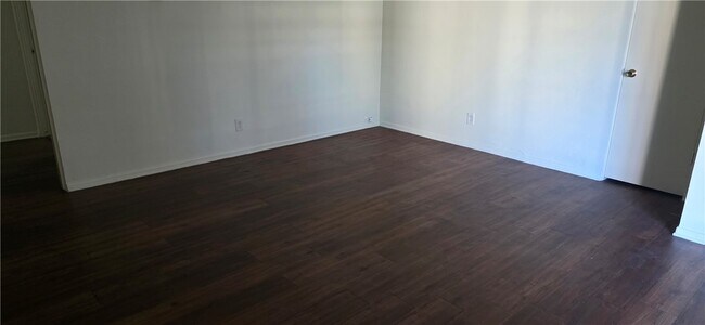Foto del edificio - 2300 Mountain Ave N