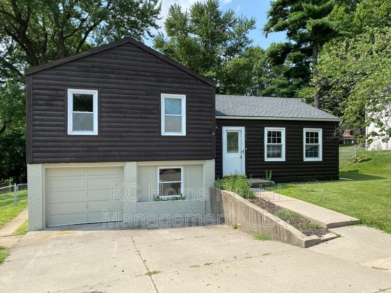 Primary Photo - 1519 NE Englewood Rd