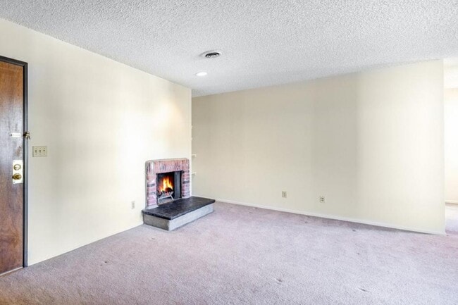 Building Photo - 6520 Delmonico Dr