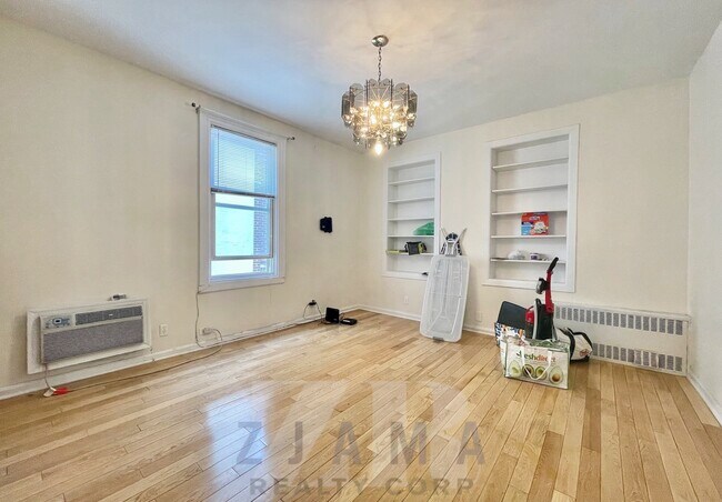 Building Photo - 206 Albemarle Rd