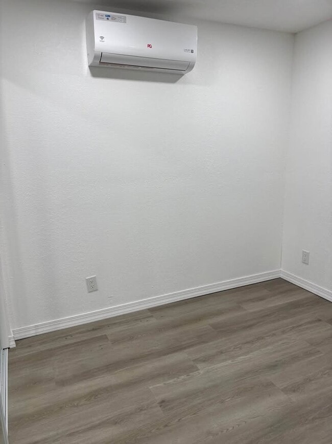 Foto del edificio - 4802 E Sligh Ave
