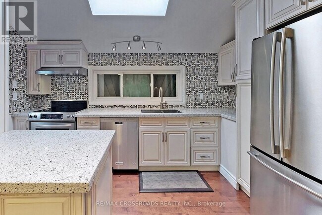 Photo du bâtiment - 16 Sandalwood Pl