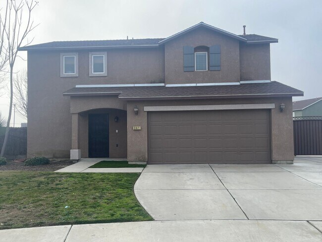 Building Photo - Charming home in desirable neighborhood.