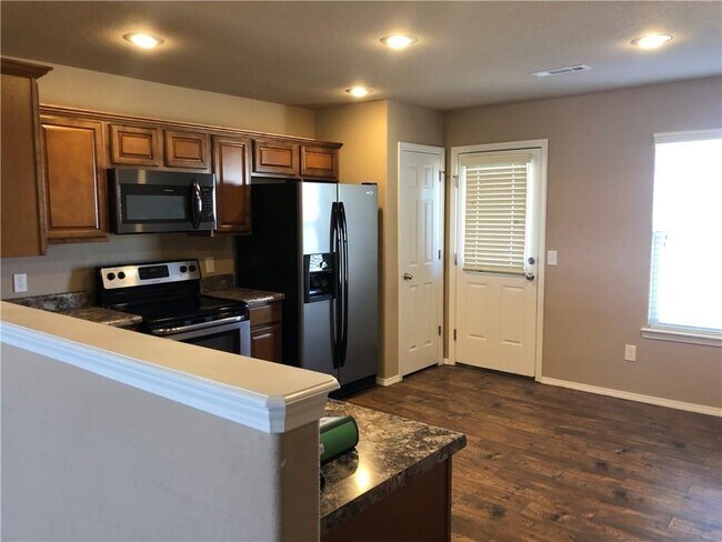 Building Photo - 2617 Whispering Woods Ct
