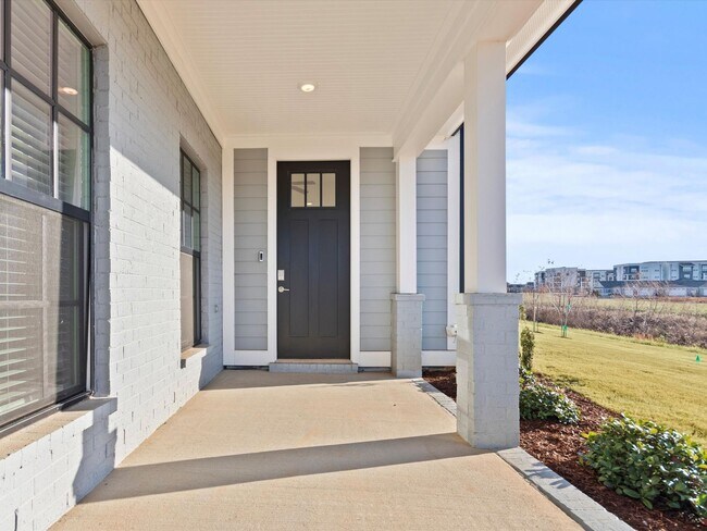 Foto del edificio - 3 Car Garage! Modern end-unit townhome located in the desirable Clift Farm!