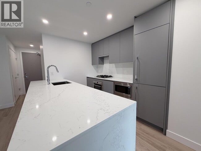 Building Photo - 7977 Lansdowne Rd