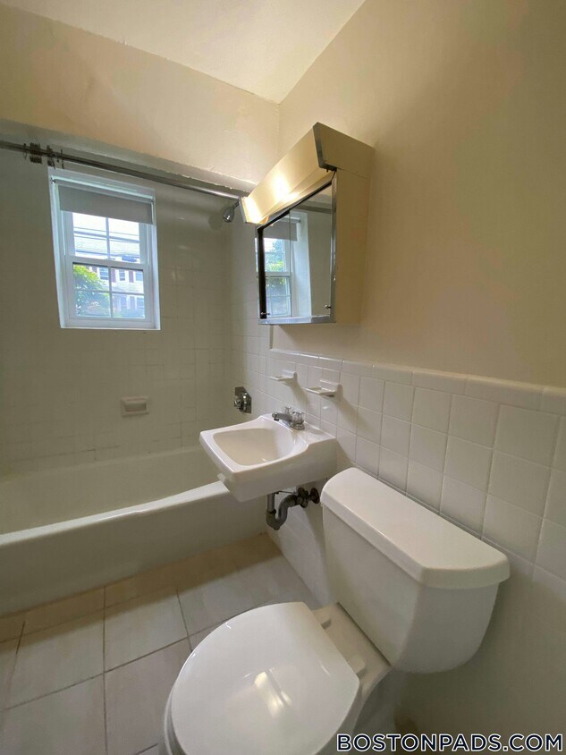 Foto del edificio - 4 Brattle Dr