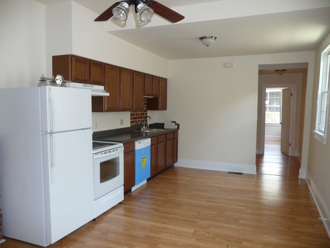 Building Photo - 1808 Hillary St