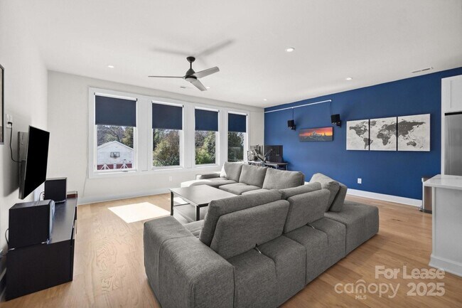 Foto del edificio - 1553 Pinecrest Ave