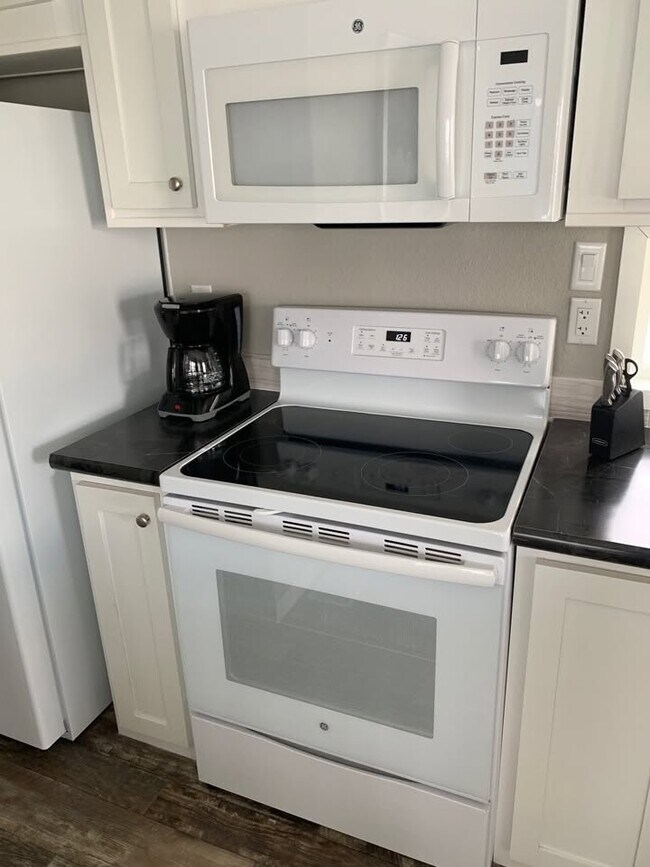 Foto del edificio - 2580 NE Indian River Dr