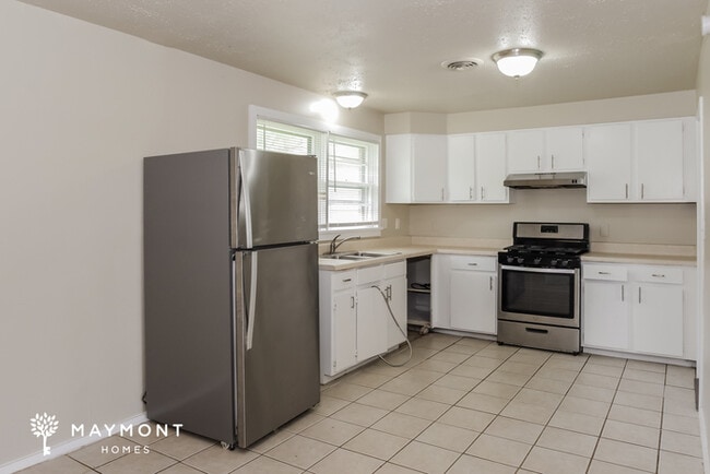 Building Photo - 111 Grant Dr