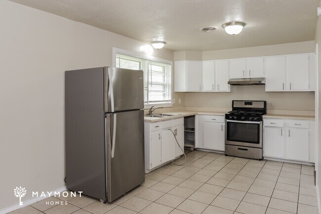 Foto del edificio - 111 Grant Dr