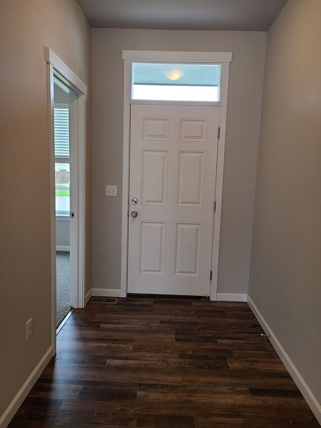 Foto del edificio - Yelm Creek Estates, 4 Bedroom, 2.75 Bathroom with Den