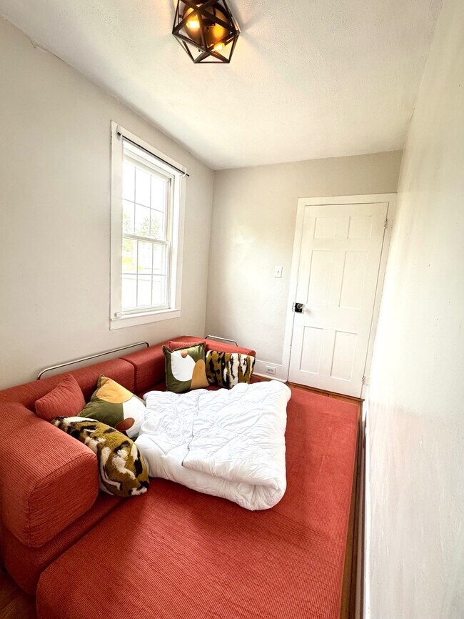 Foto del edificio - 567 Spring Mills Rd