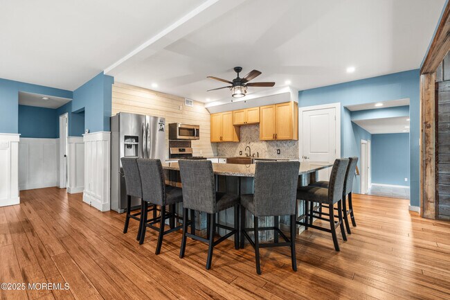 Building Photo - 27 Brookwillow Ave