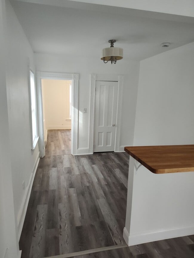 Building Photo - W. Hancock (282-284)