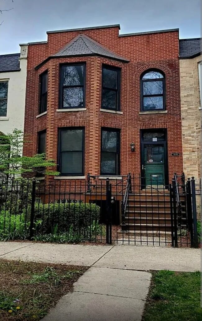 Building Photo - 1820 W Newport Ave