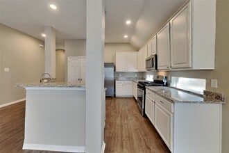 Building Photo - 3830 Paigewood Dr