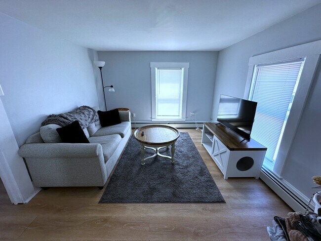 Sala de estar - esquina frontal - 10 Shelby Ln