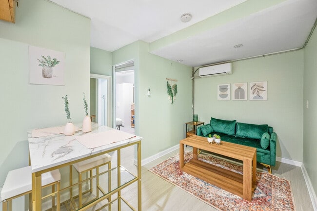 Building Photo - 250 E 33rd St