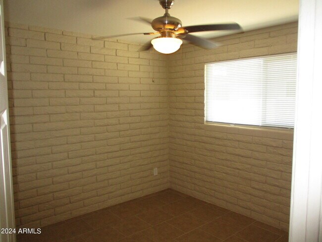 Foto del edificio - 3308 N 66th Pl