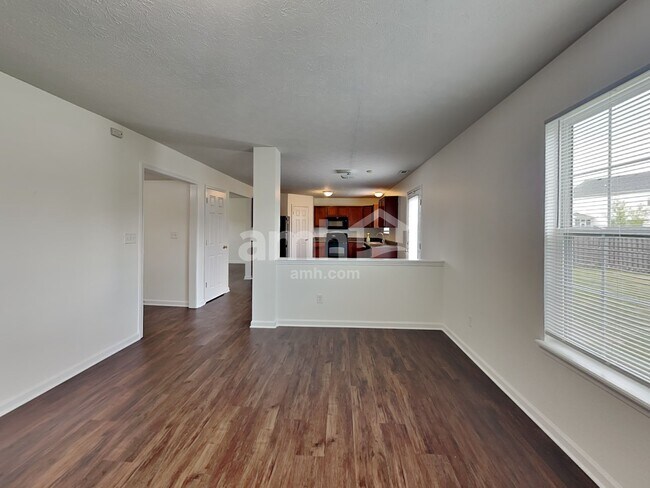 Building Photo - 6154 N Woodhaven Dr