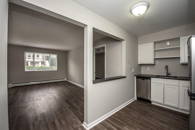 Building Photo - 1150 Bryden Rd