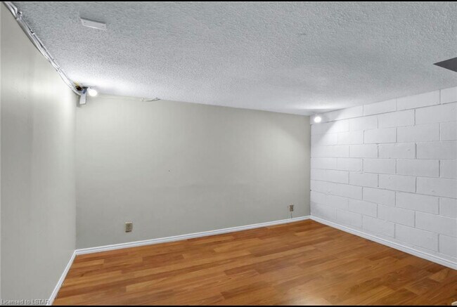 Building Photo - 1090 Kipps Ln