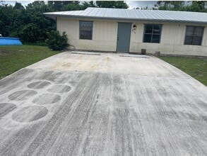 Building Photo - 817 King Orange Dr