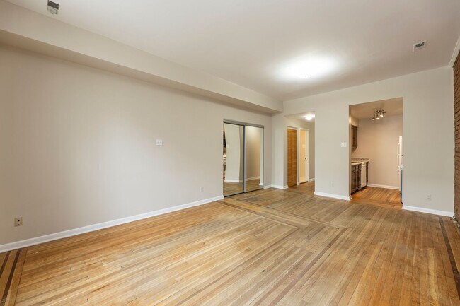 Foto del edificio - 2706 Ontario Rd NW