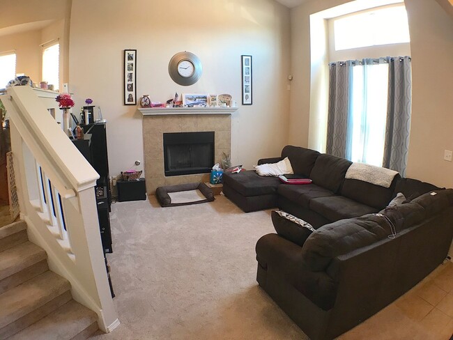 Building Photo - Beautiful Refrig A/C Tri Level Home!