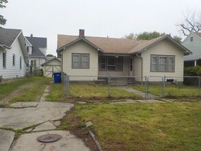 Building Photo - 908 N Madison St
