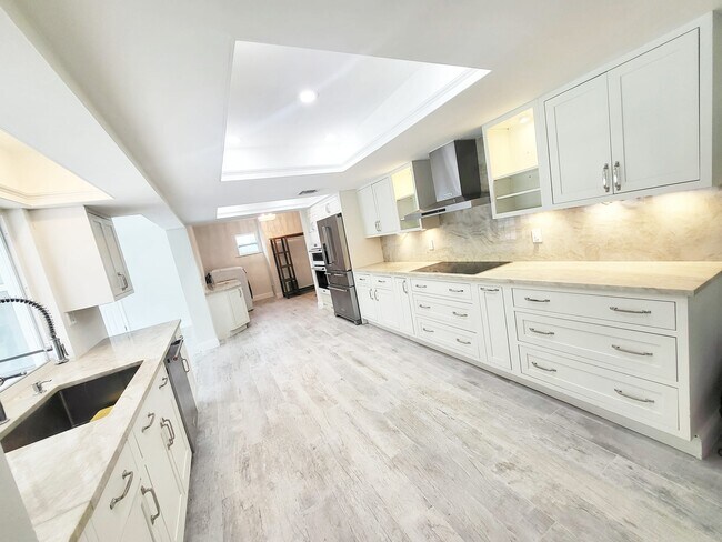 Foto del edificio - 599 NW 12th Ave