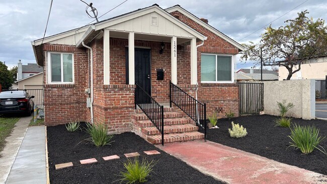Building Photo - 3 Bedroom 1 Bath House in Oakland -- Coming Soon!!!