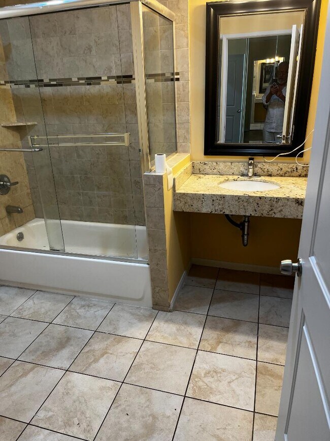 Foto del edificio - 14537 Archwood St