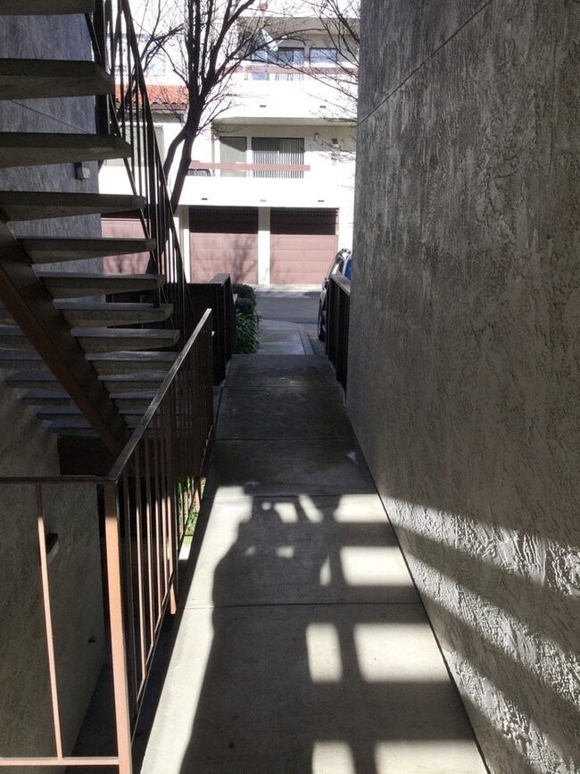 Foto del edificio - 2 bedroom 2 bath Condo in downtown Hayward