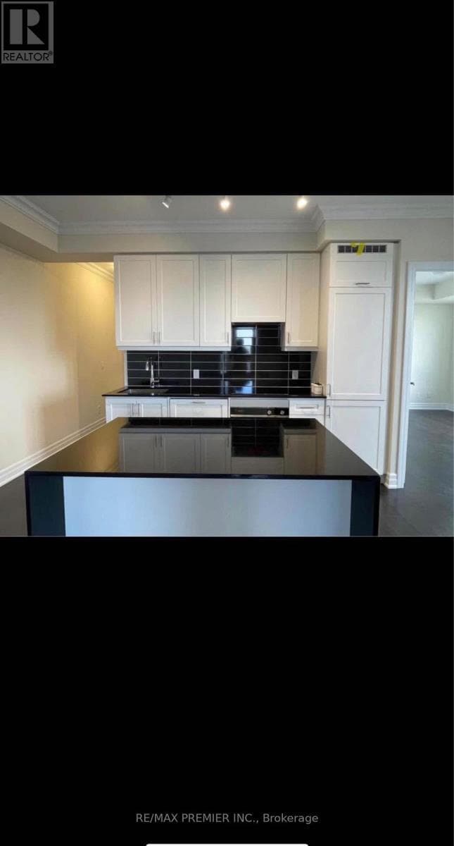 Building Photo - 9085 Jane St