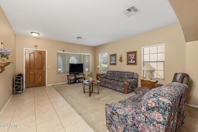 Foto del edificio - 16170 W Port Royale Ln