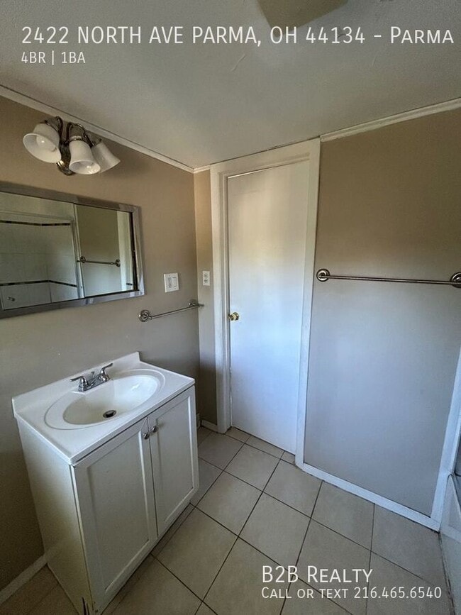 Building Photo - 2422 North Ave