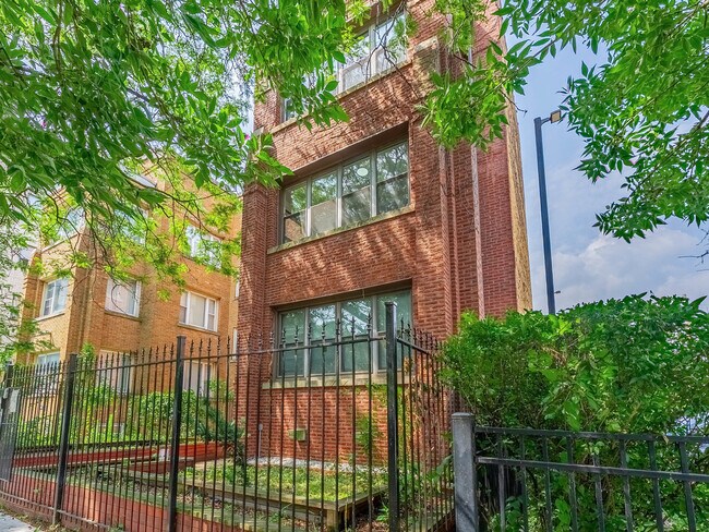 Foto del edificio - 7630 N Marshfield Ave