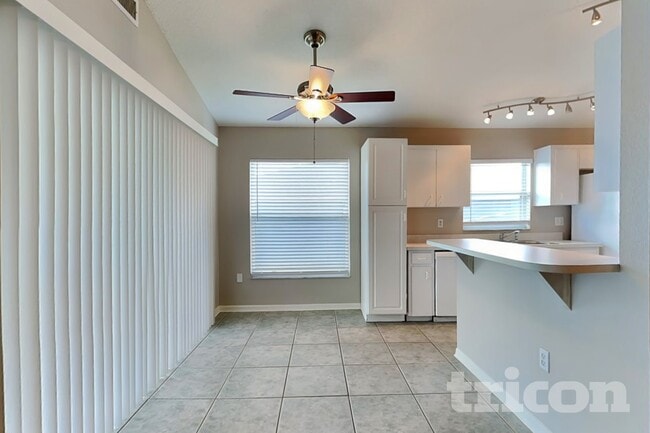 Building Photo - 7641 Manor Dr