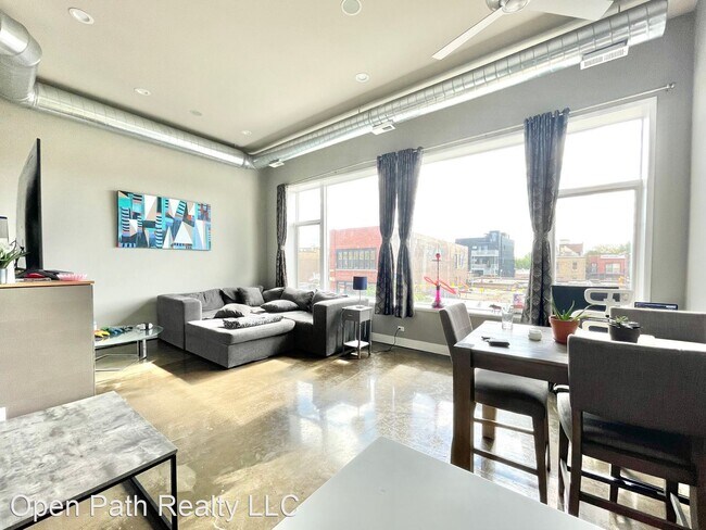 Building Photo - 2 br, 2 bath House - 1375 N. Milwaukee Ave...