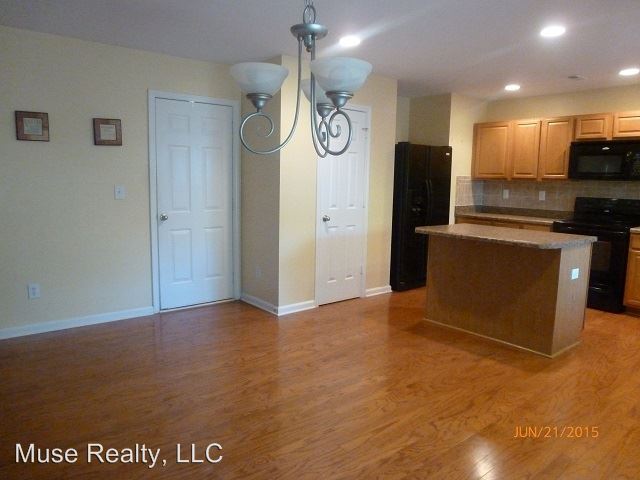 Building Photo - 521 Buttercup Way